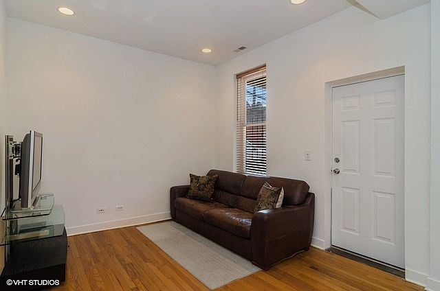 1st image of 1718 N Ashland Ave APT 1R