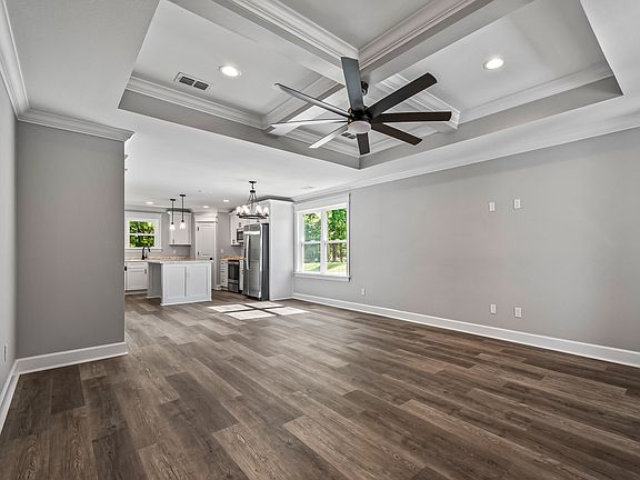 3rd image of 60 Crestwood Dr