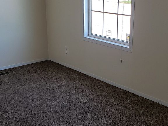 3rd image of 516 Courtland Ln #48