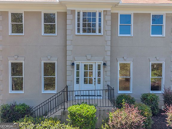 2nd image of 3601 Hampstead Ln NE