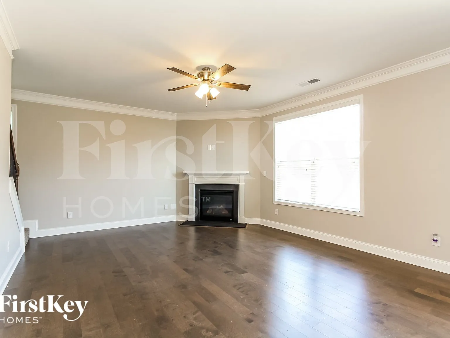 4 bed, 2.5 bath, 2370 sqft, $2,355 — Photo 3