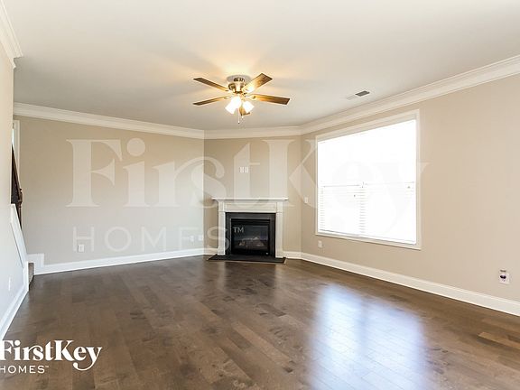 3rd image of 3940 Lake Breeze Dr
