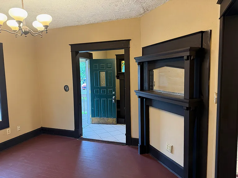 1820 Clarendon Ave — Photo 10