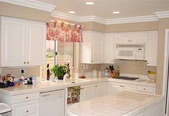 Kitchen with island