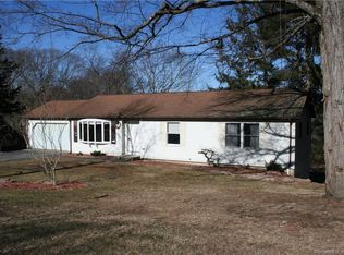 19 Dunbar Rd, Quaker Hill, CT 06375