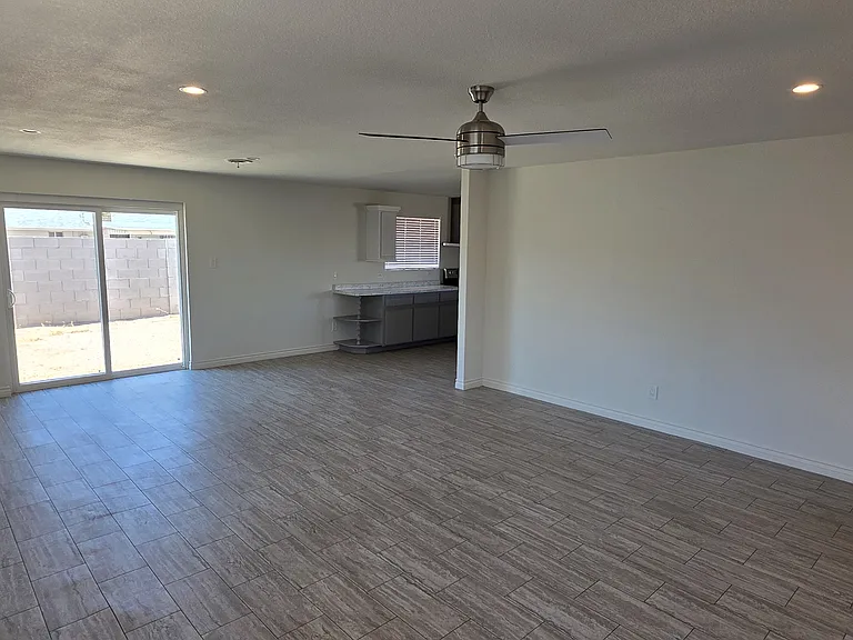 1201 E Barcelona Ave — Photo 17
