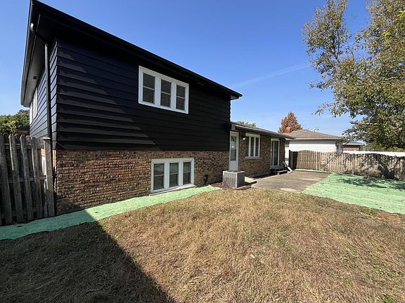 3rd image of 17241 Langley Ave