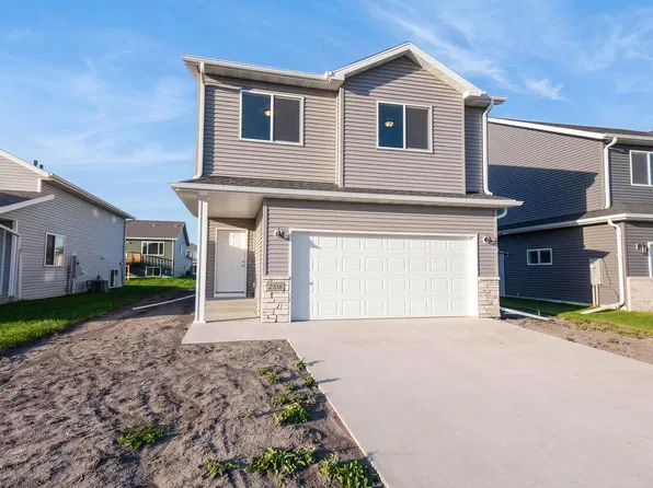 2516 38th Ave S, Moorhead, MN 56560