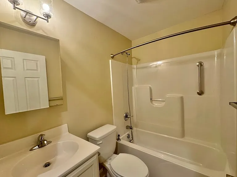 106 S Anderson St #B102 — Photo 8