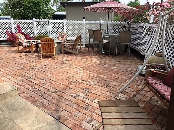 Large Brick Patio w/ fire pi