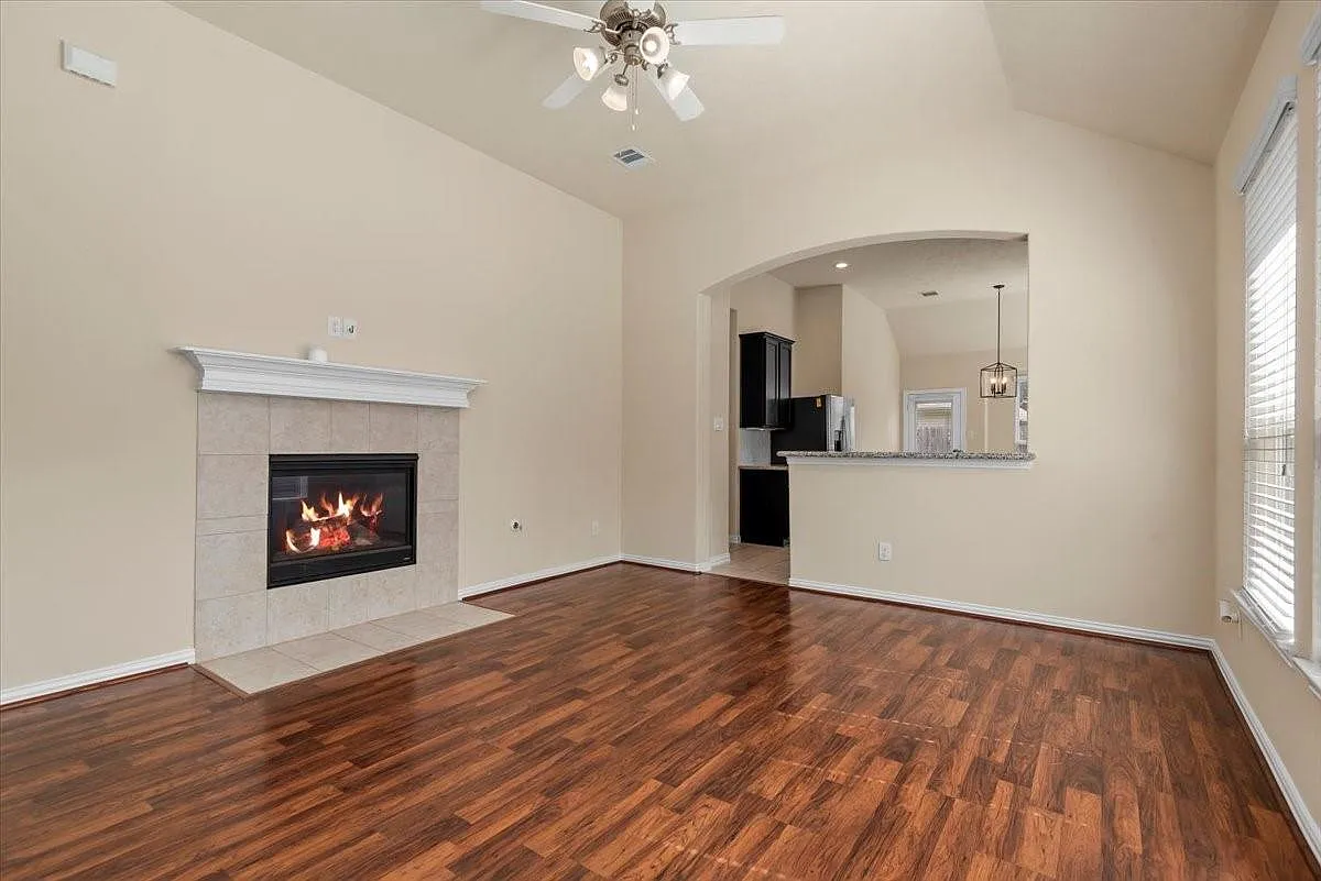 4 bed, 2.0 bath, 1674 sqft, $1,995 — Photo 4