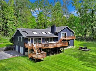 6 Edgewater Rd, Poughkeepsie, NY 12603