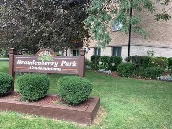 2424 E Oakton St APT 2C, Arlington Heights, IL 60004