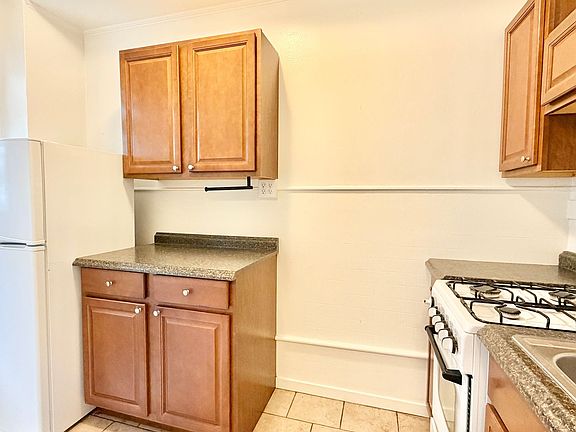4th image of 890 Bush St APT 308