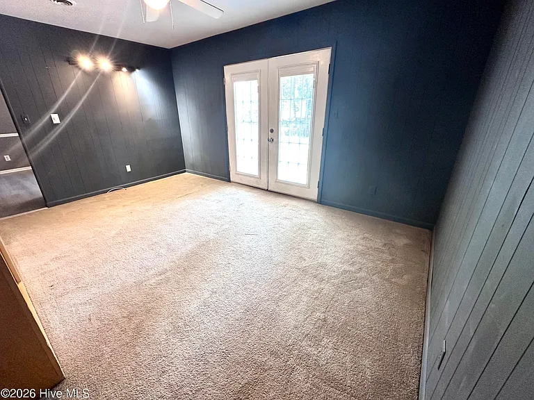 4558 Colonial Rd — Photo 4