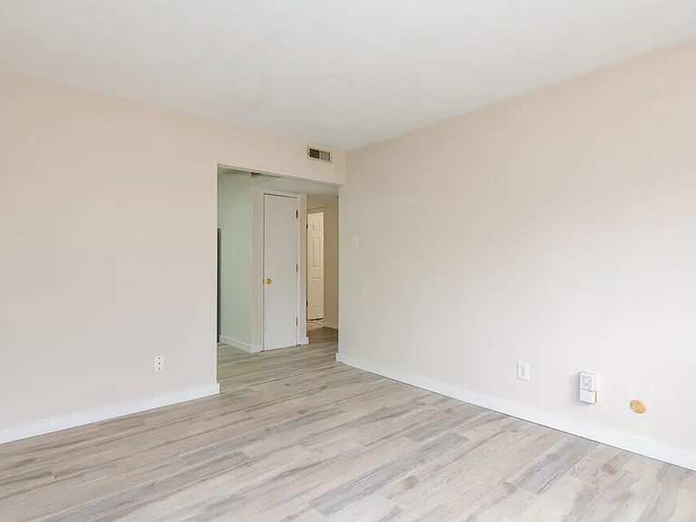 Forest Creek Apartments — Photo 9