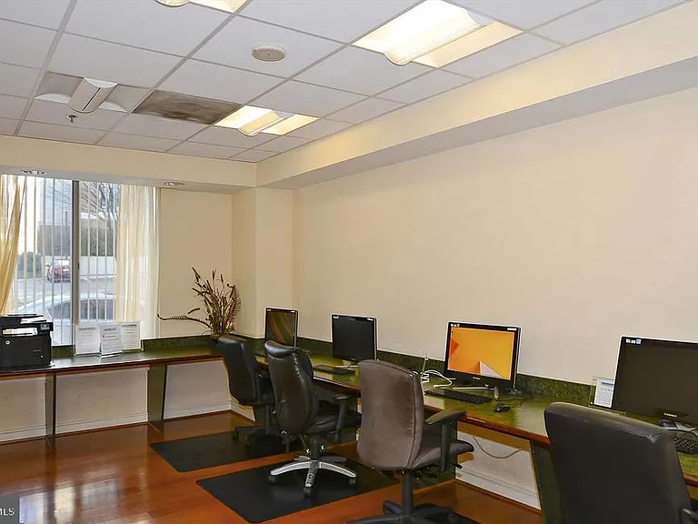 2726 Gallows Rd #1011 — Photo 30