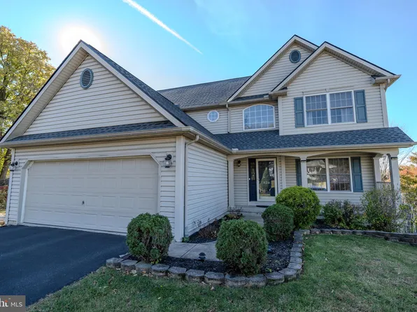 826 Hilltop Dr, Harrisburg, PA 17111