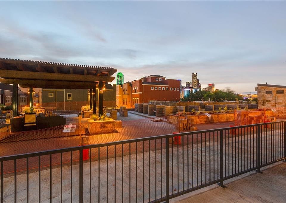 1st image of 1001 Belleview St #206