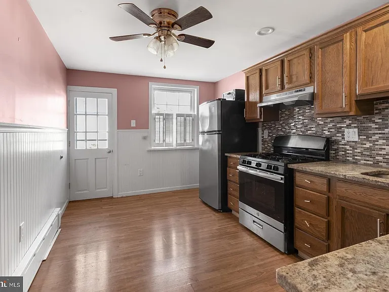 3218 E Thompson St — Photo 9