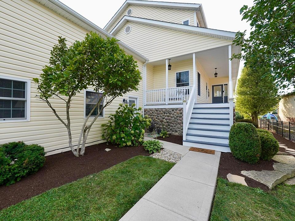 2nd image of 2076 Palouse Dr