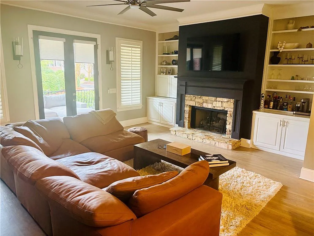 3 bed, 3.5 bath, 2531 sqft, $3,800 — Photo 3