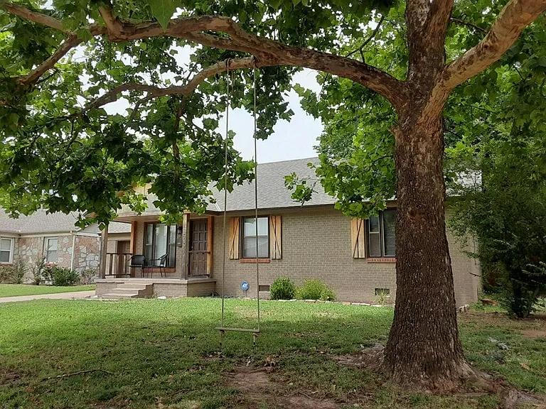 2757 Clermont Pl — Photo 1