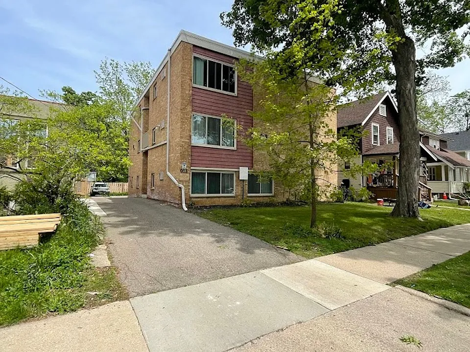 913 Dewey Ave