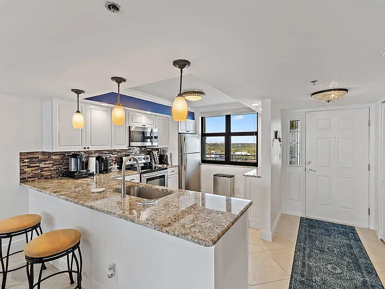 840 Ocean Dr #905 — Photo 3