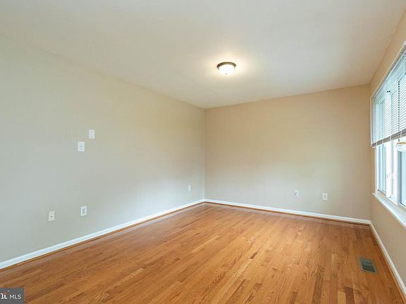 5th image of 4618 Kenwood Dr