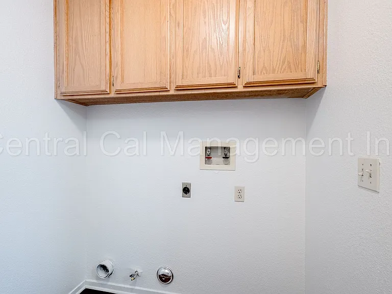 8400 Laborough Dr — Photo 9