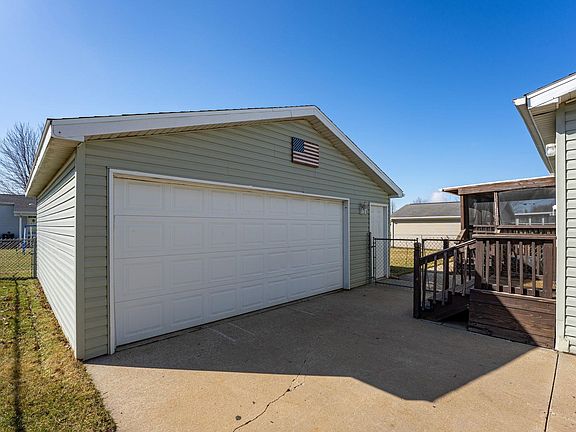 3rd image of 5449 Cypress Ln