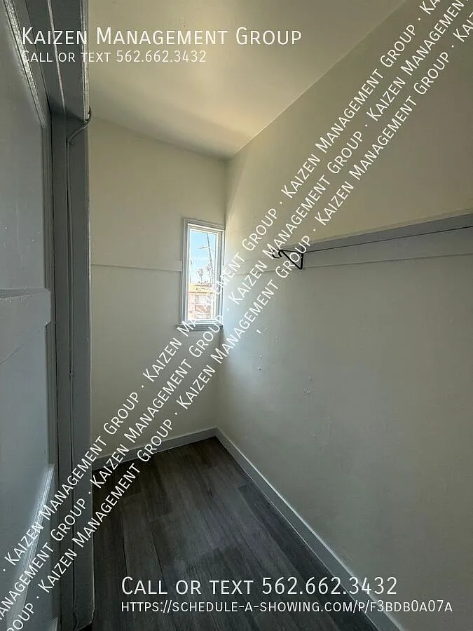 Beautiful Upstairs Studio + Bonus Office / Room & Ac — Photo 4