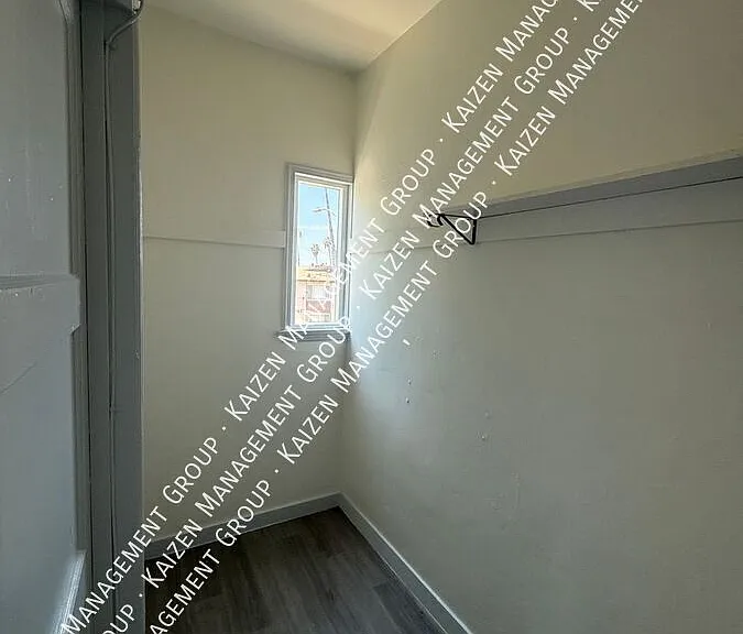 1634 Pine Ave #E — Photo 4
