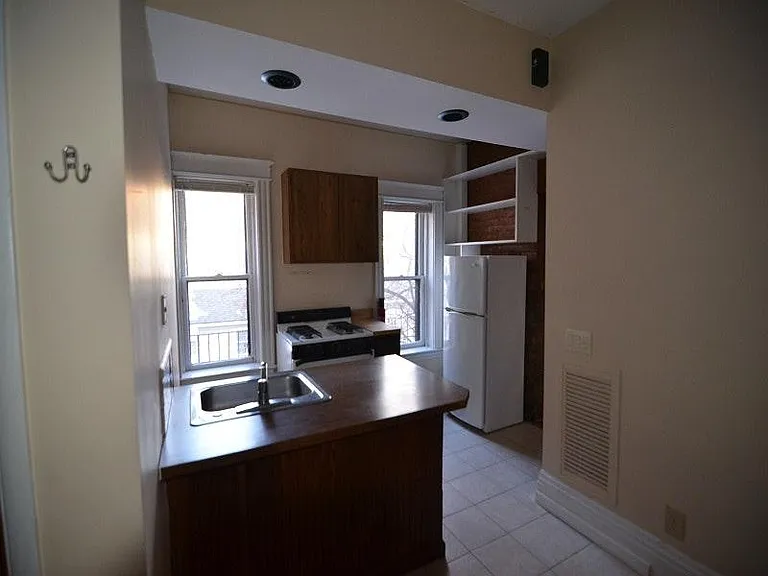 92 Stewart St #2 — Photo 4