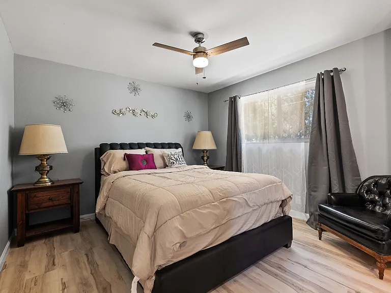 Falcon Dr — Photo 3