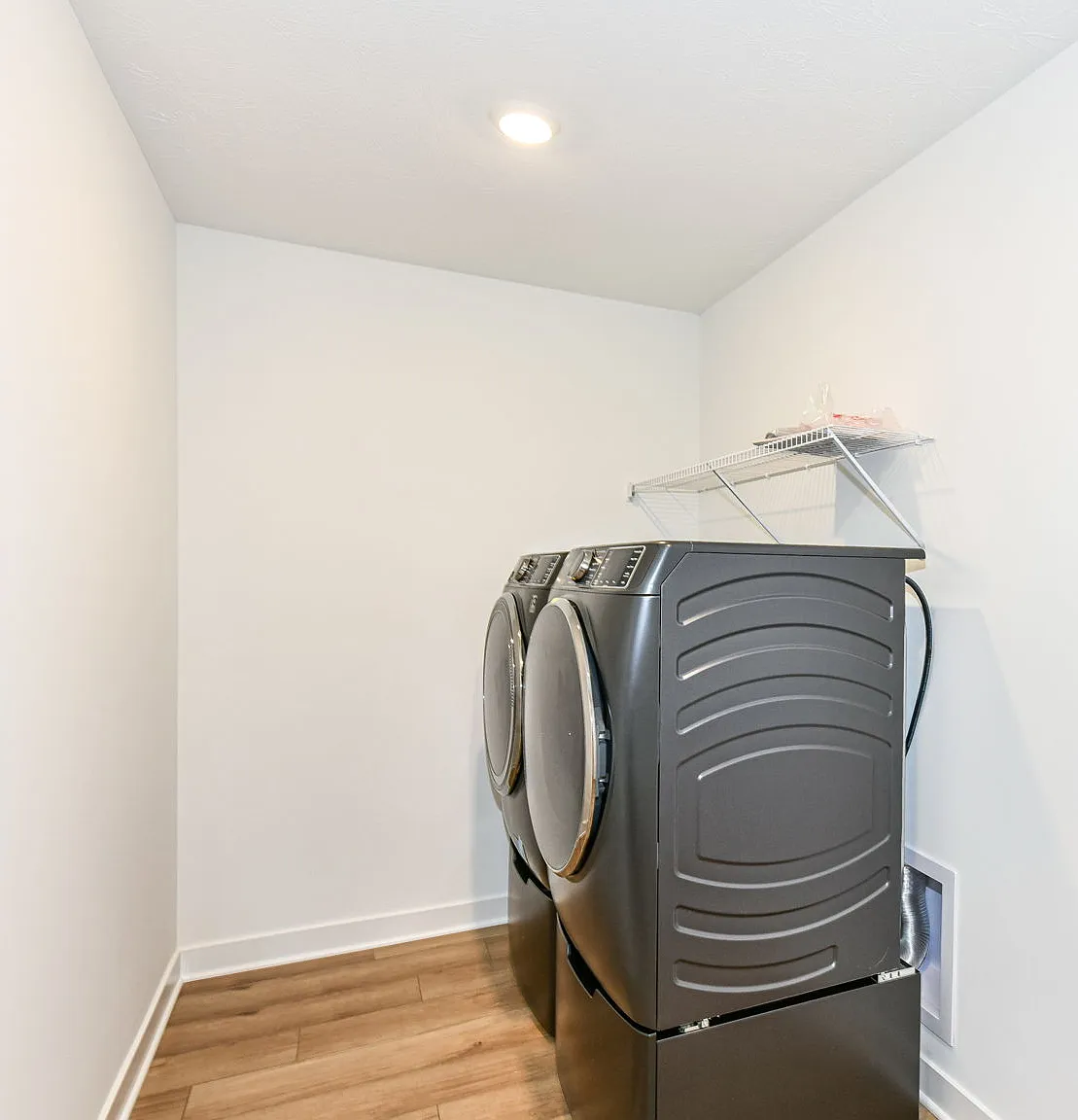 5 bed, 3.5 bath, 3221 sqft, $3,190 — Photo 4