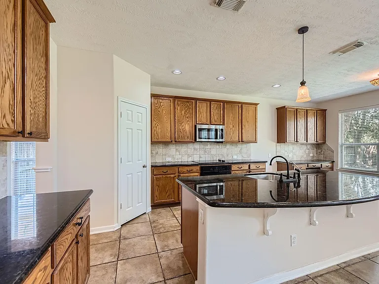 1907 Silver Brook Ln — Photo 9