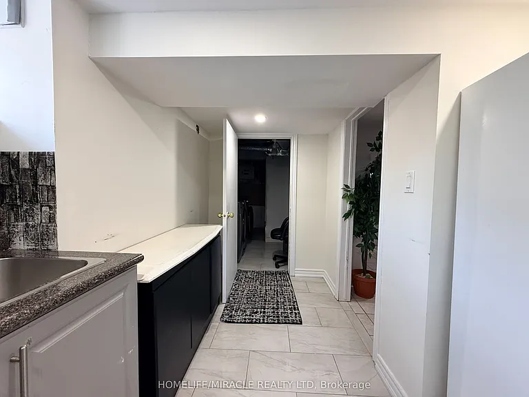 755 Somerville St — Photo 3