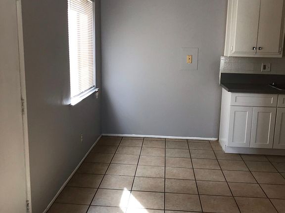 4th image of 1025 E Deodar St APT 4
