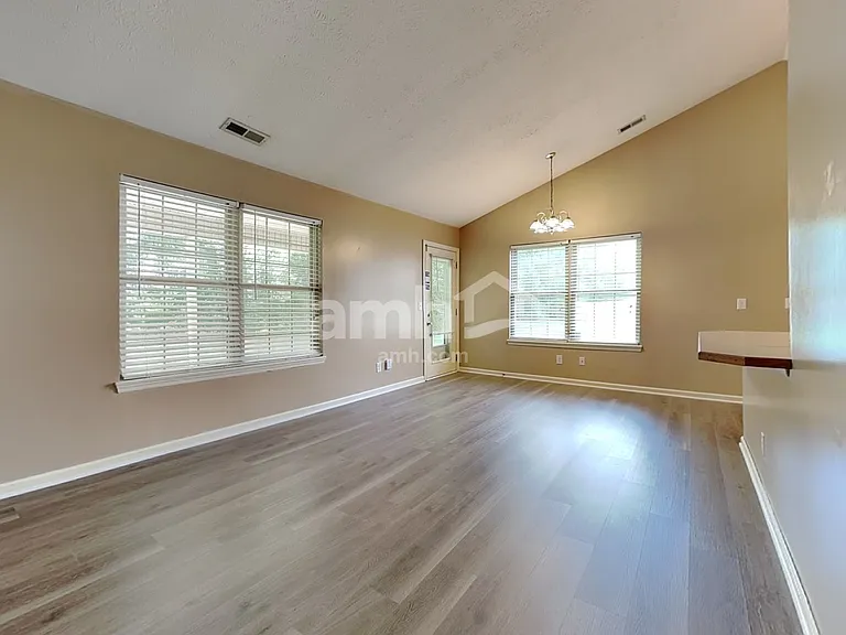 132 Warner Dr — Photo 6