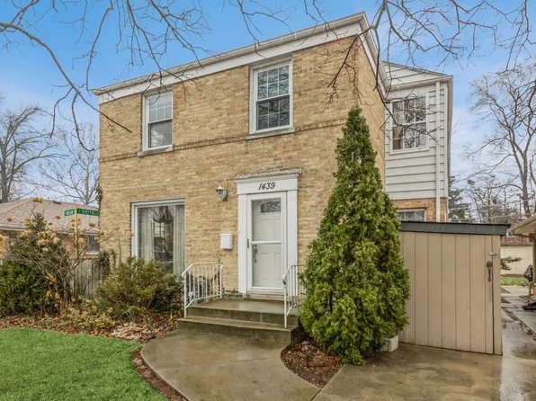 1439 Hoffman Ave, Park Ridge, IL 60068