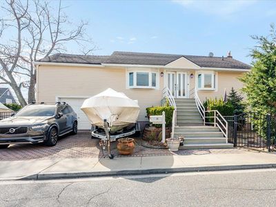 71 President Street, Freeport, NY, 11520