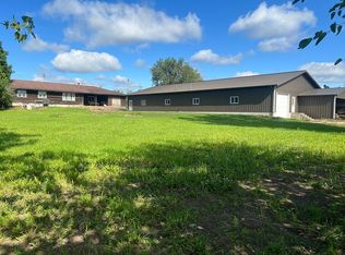 9210 Kemman Rd, Hebron, IL 60034