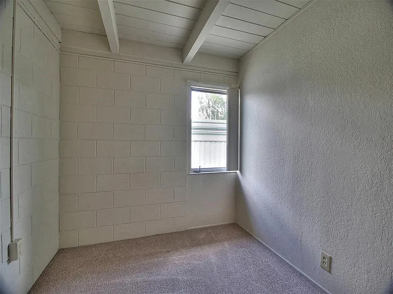 Park West Apartments — Photo 21
