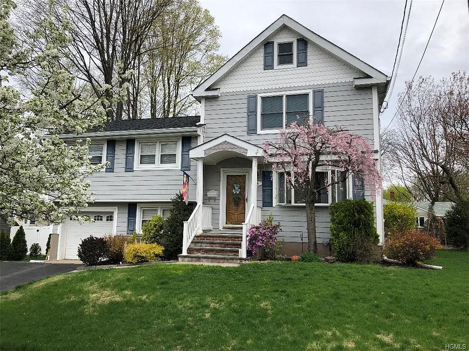 1st image of 4 Crestwood Dr