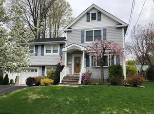 4 Crestwood Dr, Suffern, NY 10901