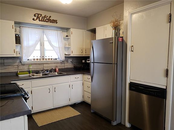 4th image of 1310 N Park Blvd