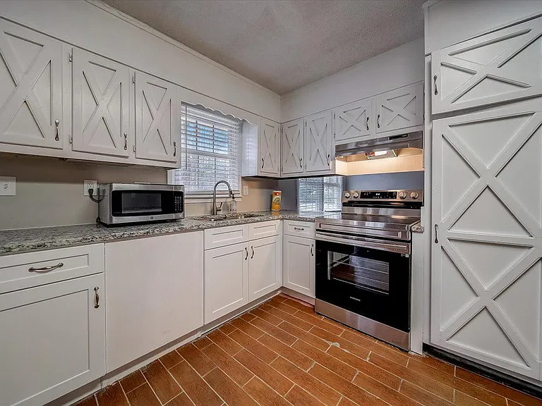 4610 Jones Rd — Photo 8