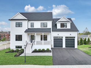 4 Starling St, West Roxbury, MA 02132